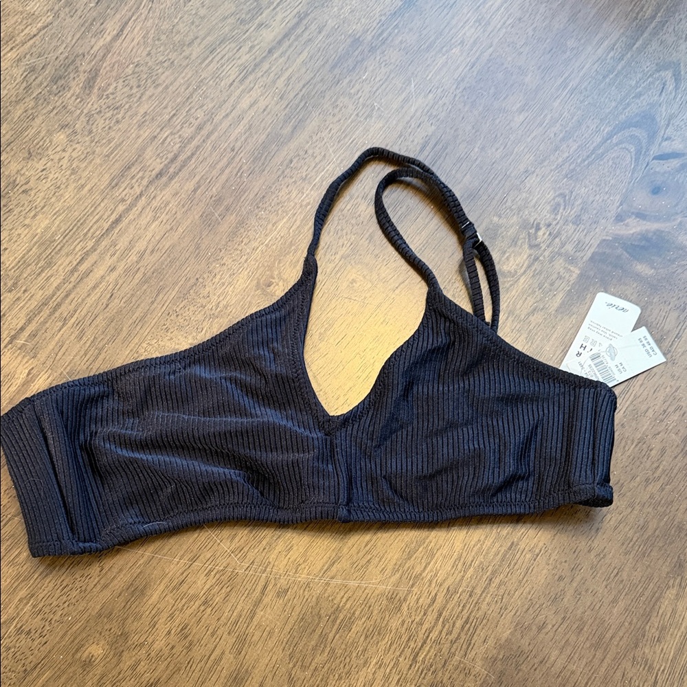 Adorable aerie swim top!